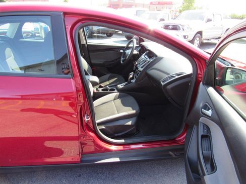 Used 2013 Ford Focus SE FWD image 28