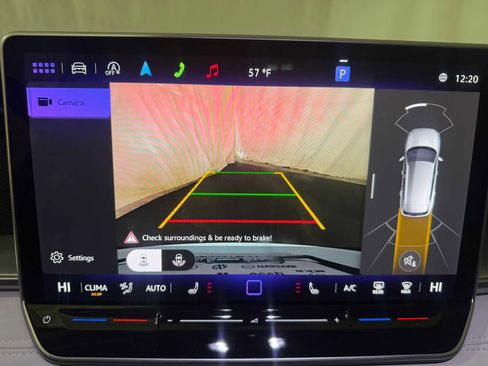 Certified 2025 Volkswagen Tiguan SE image 31