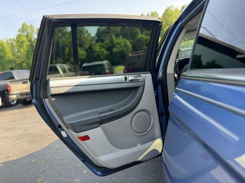 Used 2007 Chrysler Pacifica Touring image 11