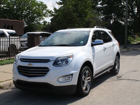 Used 2016 Chevrolet Equinox LTZ w/ Enhanced Convenience Package FWD image 2