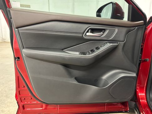 Used 2021 Nissan Rogue SV w/ Premium Package FWD image 18