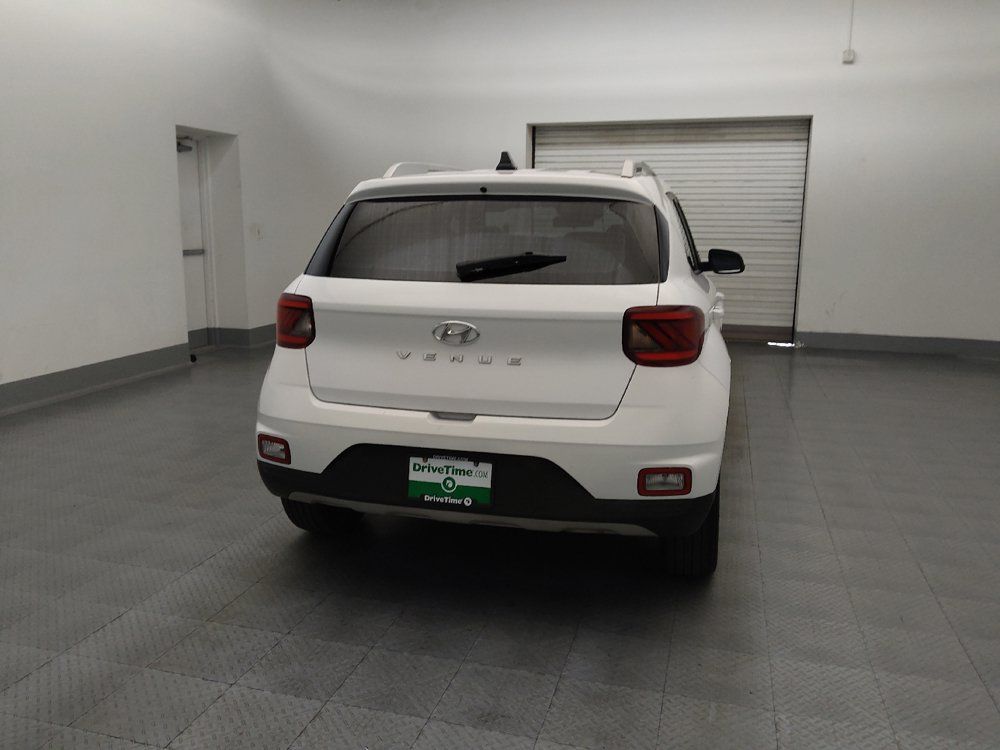 Used 2022 Hyundai Venue SEL FWD image 7