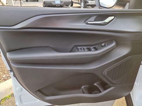 New 2025 Jeep Grand Cherokee Laredo X w/ Luxury Tech Group I image 13