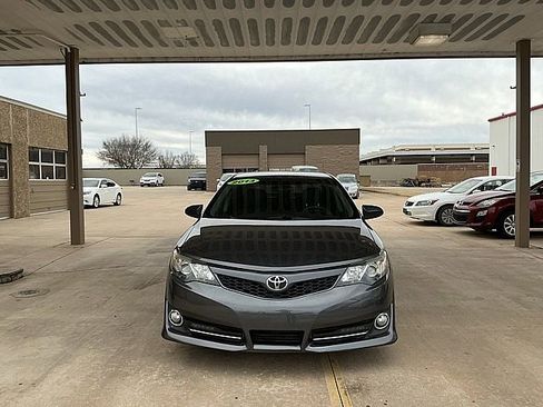 Used 2013 Toyota Camry SE image 2