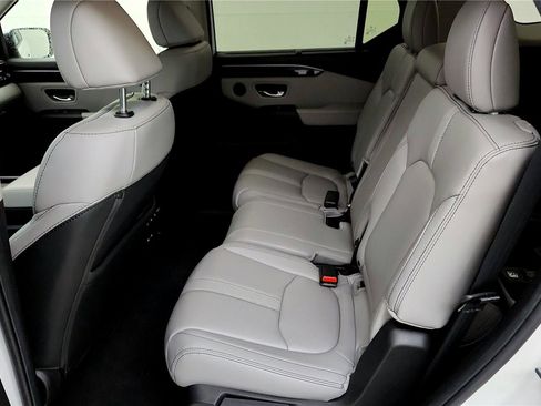 Used 2025 Honda Pilot EX-L image 23