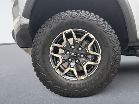 Used 2024 Chevrolet Colorado ZR2 w/ ZR2 Convenience Package III AWD/4WD image 24