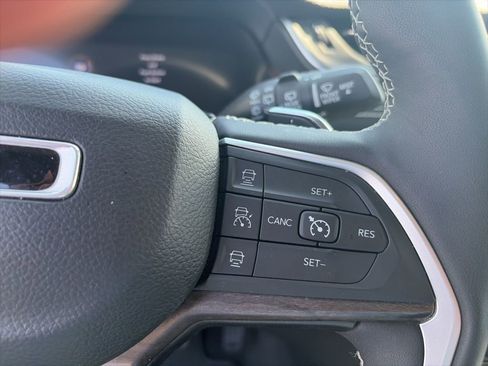 Certified 2023 Jeep Grand Cherokee L Limited AWD/4WD image 28