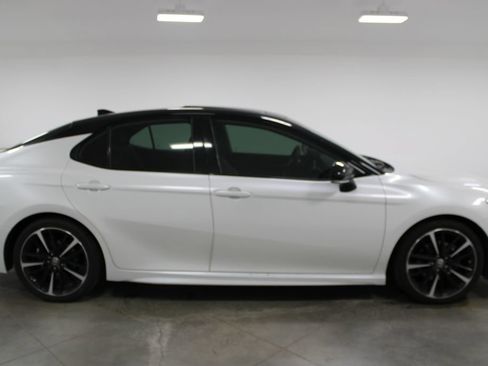 Used 2020 Toyota Camry XSE FWD image 11