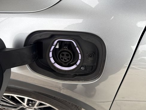 Used 2024 Ford Escape SE image 9