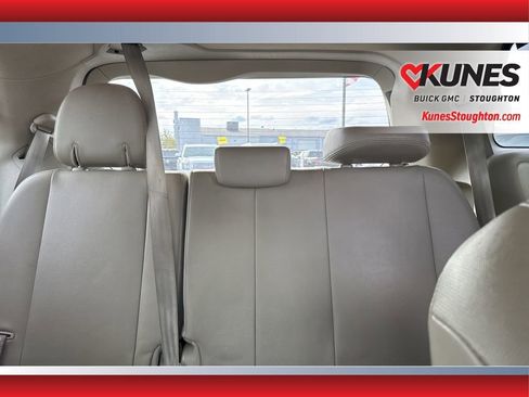 Used 2012 Toyota Sienna XLE image 32
