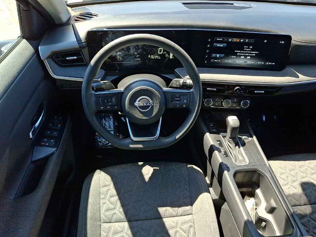 Used 2025 Nissan Kicks SV FWD image 11