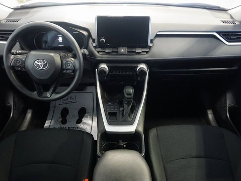 Certified 2025 Toyota RAV4 LE image 25