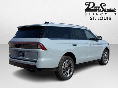 New 2026 Lincoln Navigator Reserve image 5