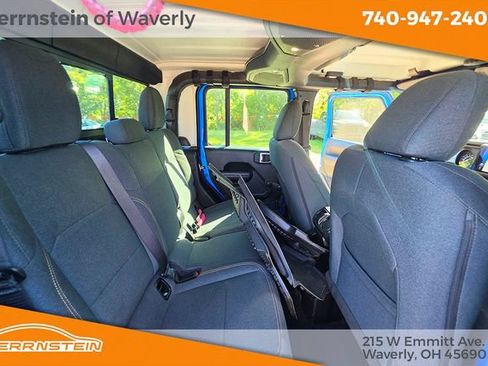 Used 2024 Jeep Gladiator Sport AWD/4WD image 8