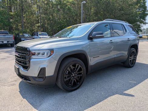 Used 2023 GMC Acadia SLE w/ Driver Convenience Package image 8