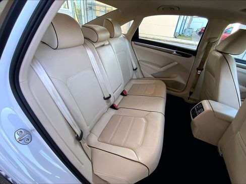 Used 2016 Volkswagen Passat 1.8T SE image 19