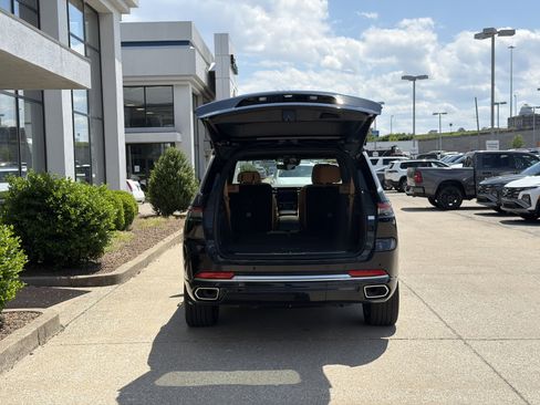 Used 2024 Jeep Grand Cherokee L Summit AWD/4WD image 16