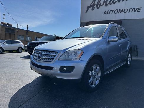 Used 2007 Mercedes-Benz ML 350 4MATIC w/ P1 Pkg image 2