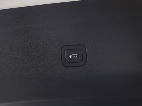 Used 2023 GMC Yukon XL SLT w/ SLT Premium Package image 20