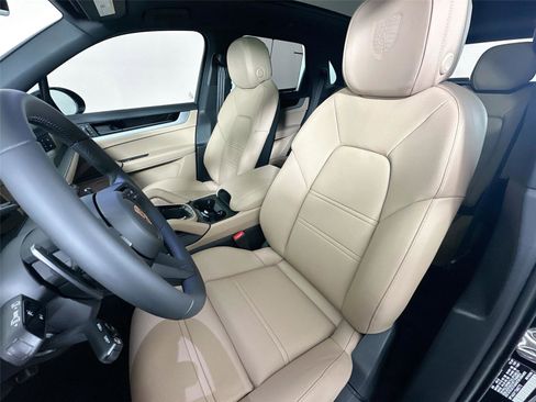 Used 2026 Porsche Cayenne Coupe AWD/4WD image 5