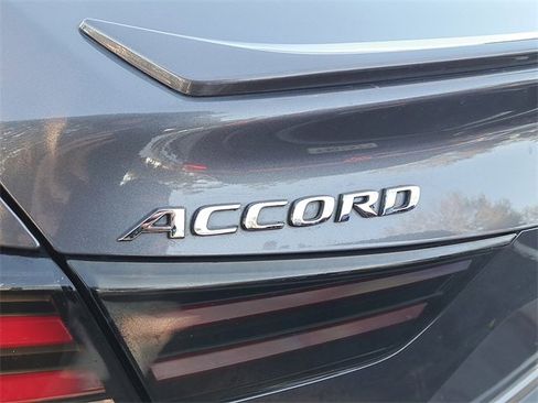 Used 2018 Honda Accord Sport image 5