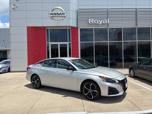 Used 2024 Nissan Altima 2.5 SR FWD image 1