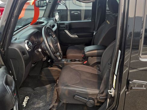 Used 2015 Jeep Wrangler Unlimited Sahara w/ Connectivity Group AWD/4WD image 17