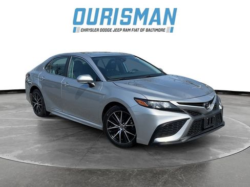 Used 2023 Toyota Camry SE image 1