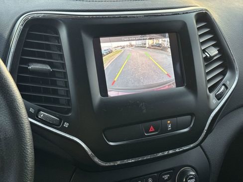 Used 2021 Jeep Cherokee Latitude image 25