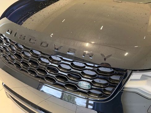 New 2025 Land Rover Discovery Dynamic SE image 9