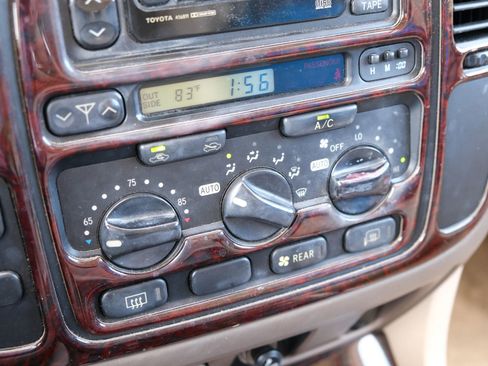 Used 2000 Toyota Land Cruiser AWD/4WD image 38