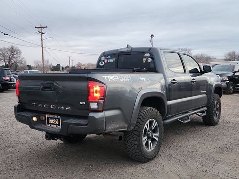 Used 2018 Toyota Tacoma TRD Sport image 7