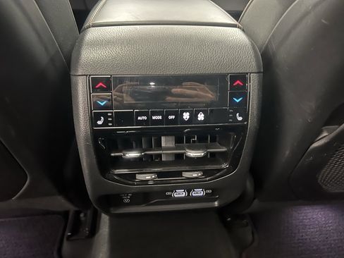 Used 2024 Jeep Grand Cherokee Summit image 23