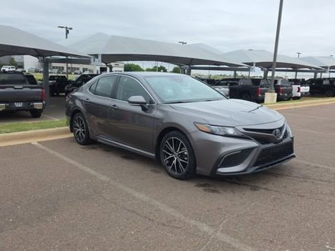 Used 2024 Toyota Camry SE w/ Convenience Package FWD image 4