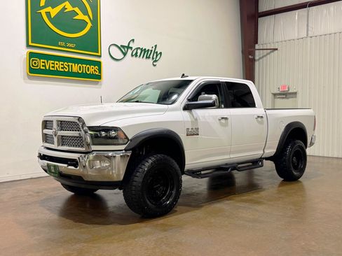 Used 2018 RAM 2500 Laramie w/ Convenience Group AWD/4WD image 3