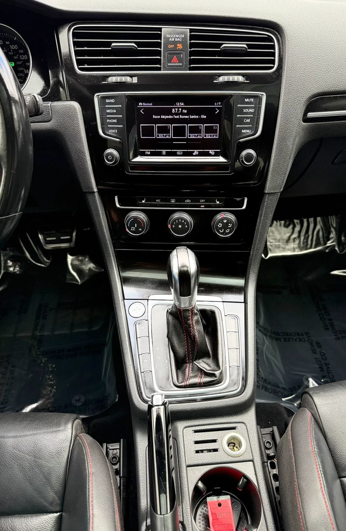 Used 2015 Volkswagen GTI SE FWD image 21