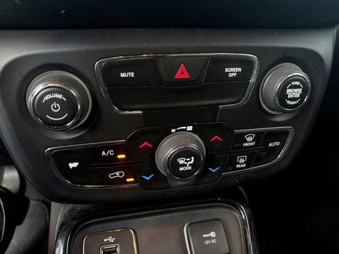 Used 2018 Jeep Compass Latitude w/ Popular Equipment Group FWD image 26