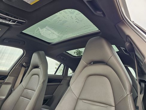 Used 2018 Porsche Panamera 4 image 27