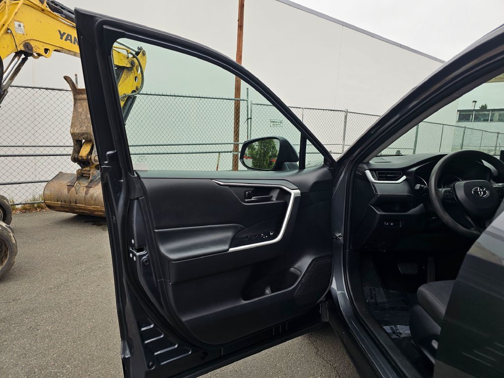 Certified 2021 Toyota RAV4 LE AWD/4WD image 18