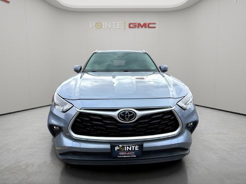Used 2022 Toyota Highlander XLE image 12