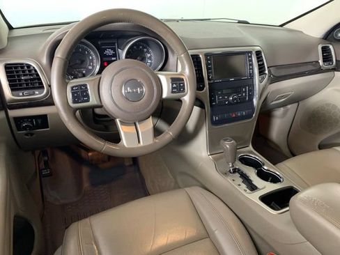 Used 2011 Jeep Grand Cherokee Laredo AWD/4WD image 16