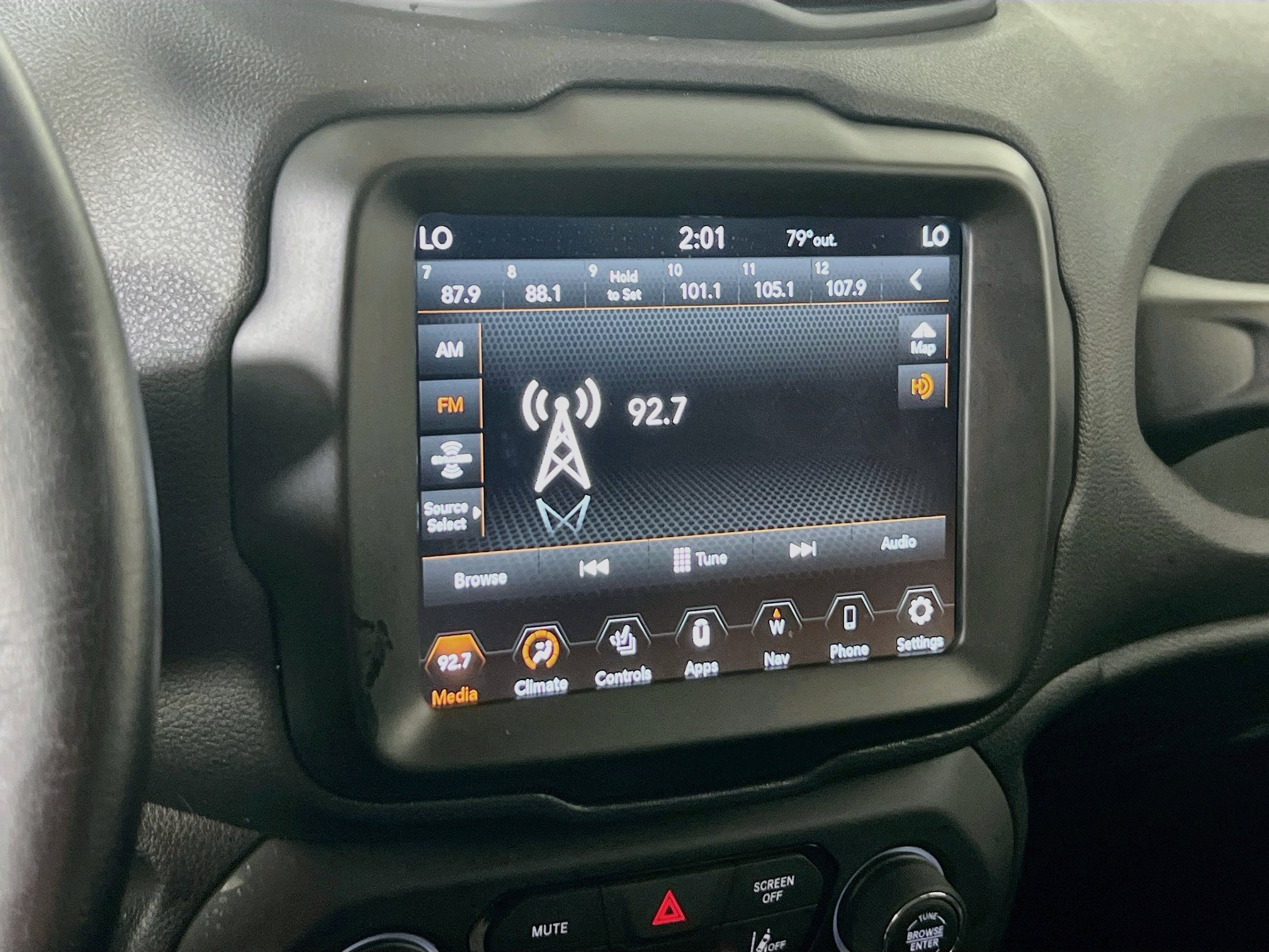 Used 2022 Jeep Renegade Latitude w/ Convenience Group AWD/4WD image 15