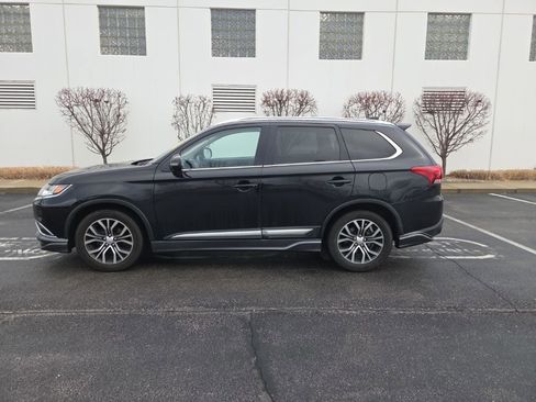 Used 2018 Mitsubishi Outlander SEL image 2