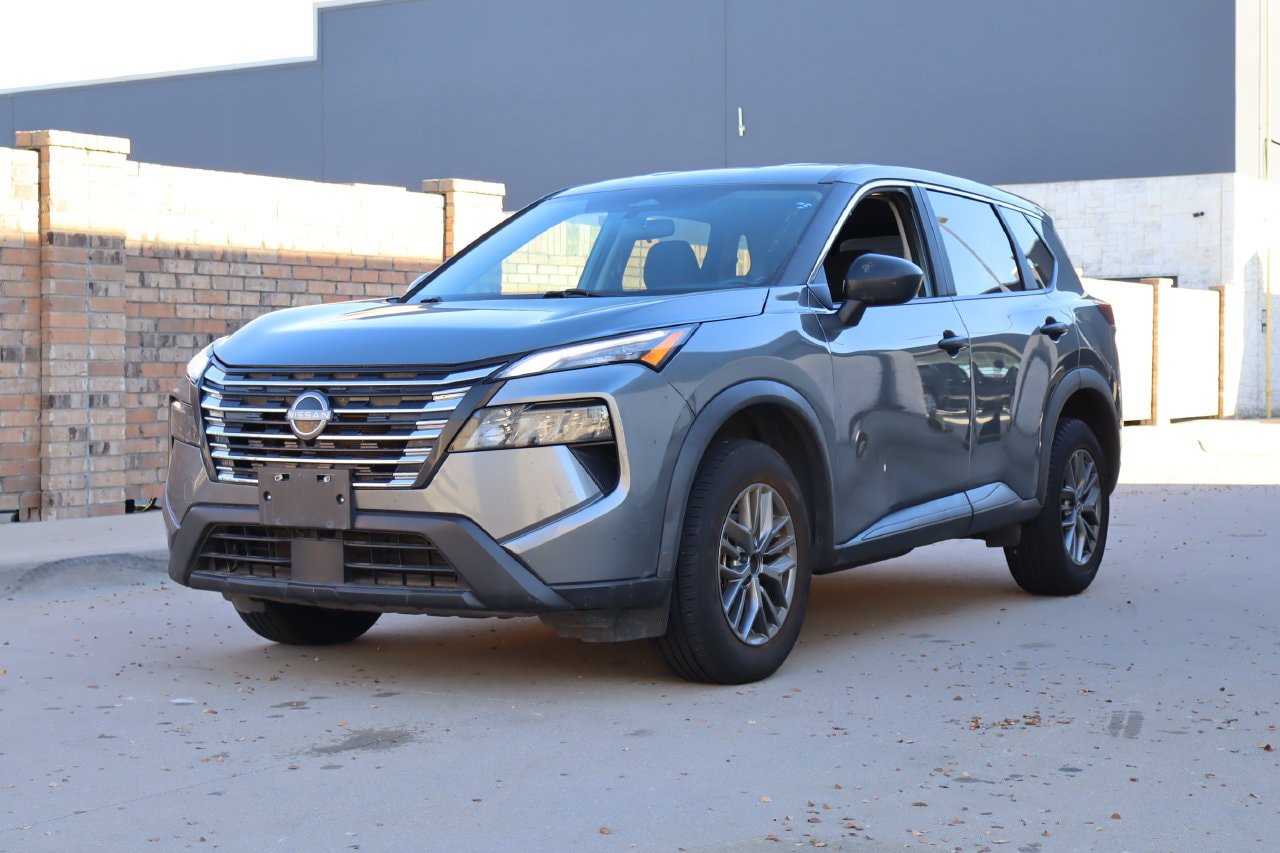 Used 2024 Nissan Rogue S AWD/4WD image 2