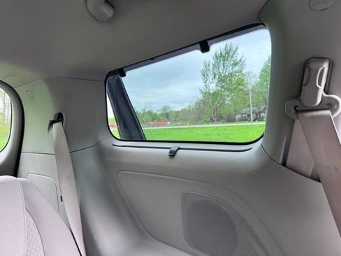 Used 2016 Kia Sedona LX w/ LX Convenience Package FWD image 23
