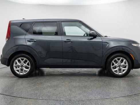 Used 2025 Kia Soul LX w/ LX Technology Package FWD image 11