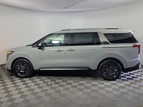 Used 2026 Kia Carnival SX FWD image 11
