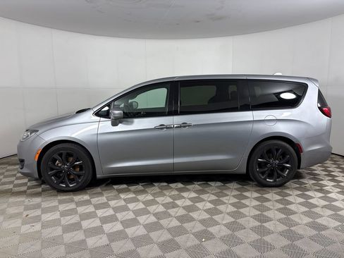 Used 2018 Chrysler Pacifica Touring Plus w/ S Appearance Package FWD image 8