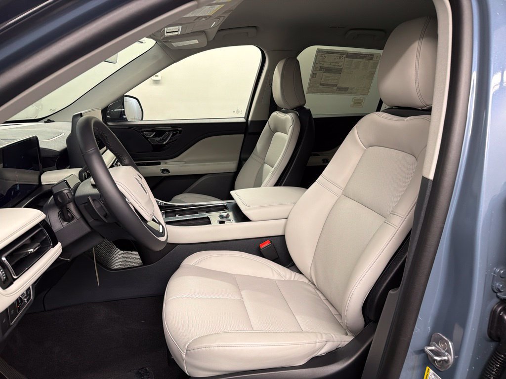 Used 2026 Lincoln Aviator AWD image 26