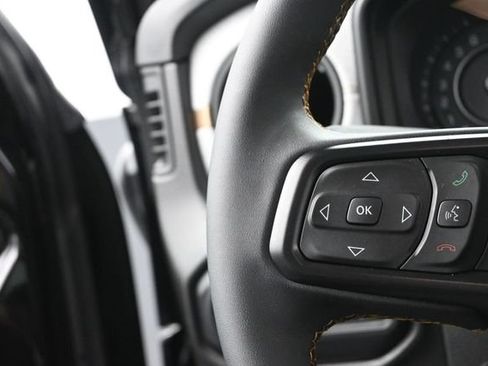 Used 2024 Jeep Wrangler Unlimited AWD/4WD image 28